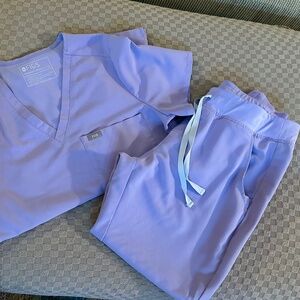 Lavender Dew medium set. Catarina top and Zamora jogger pants